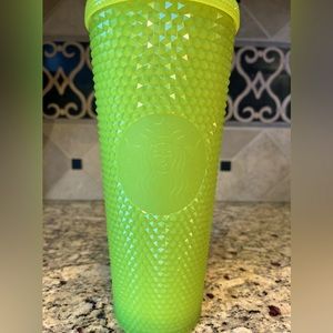 NWT Starbucks 24 oz Double Wall Tumbler Cold Cup with Twist off lid and Straw